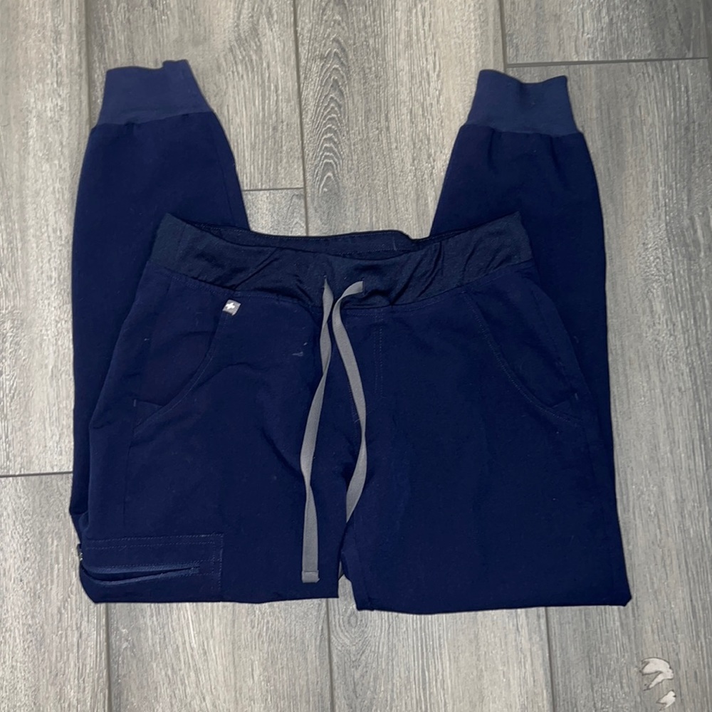 Size small petite Zamora joggers figs
